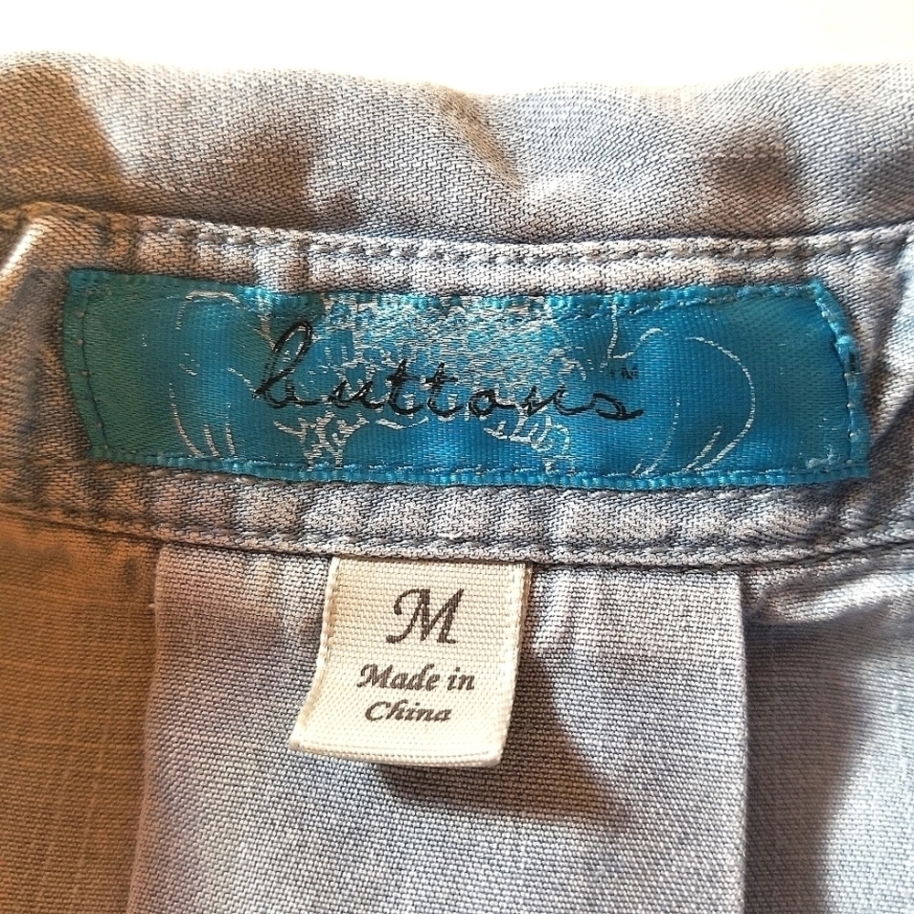 Buttons Top - Picture 3 of 3